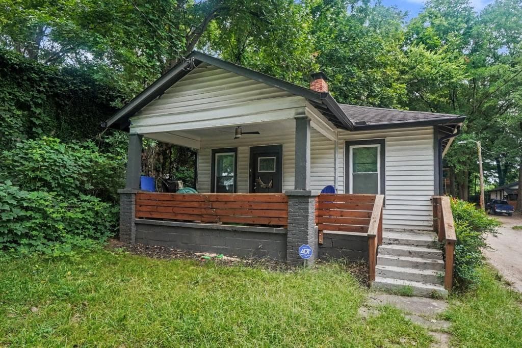 7 bedroom, 3 bathroom, 2,825 sq ft single family residence for sale at 2494 Lester Street, Atlanta, GA 30344 — photo 2