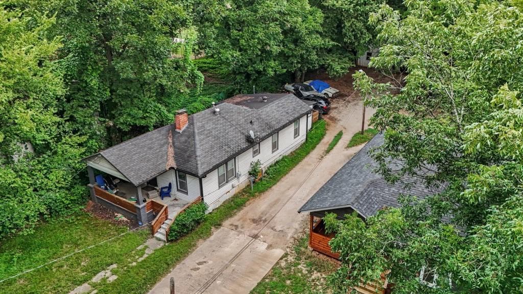7 bedroom, 3 bathroom, 2,825 sq ft single family residence for sale at 2494 Lester Street, Atlanta, GA 30344 — photo 3