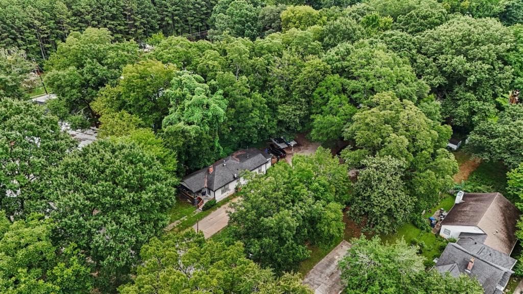 7 bedroom, 3 bathroom, 2,825 sq ft single family residence for sale at 2494 Lester Street, Atlanta, GA 30344 — photo 4
