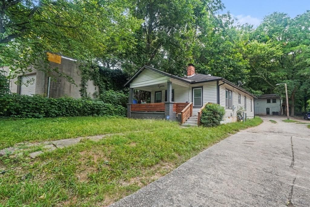 7 bedroom, 3 bathroom, 2,825 sq ft single family residence for sale at 2494 Lester Street, Atlanta, GA 30344 — photo 5