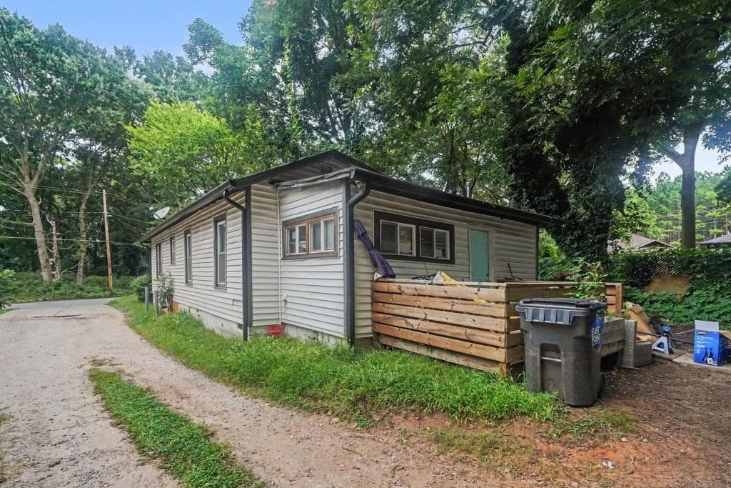 7 bedroom, 3 bathroom, 2,825 sq ft single family residence for sale at 2494 Lester Street, Atlanta, GA 30344 — photo 6