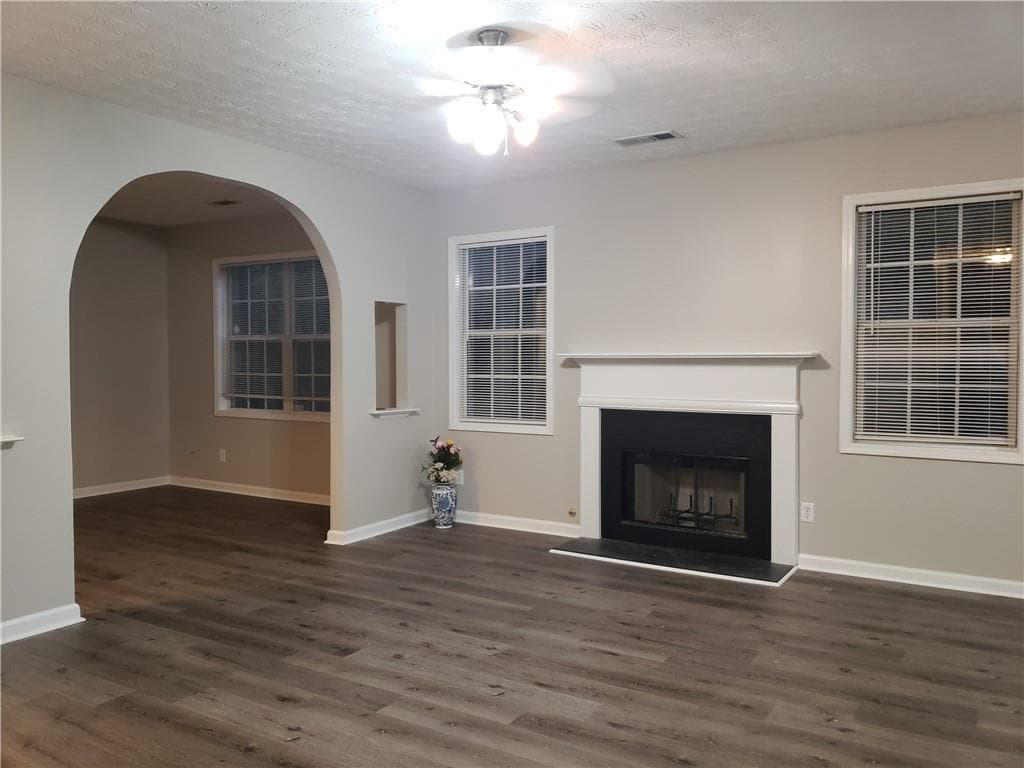 4 bedroom, 3 bathroom, 2,436 sq ft single family residence for rent at 2024 Longmont Drive, Lawrenceville, GA 30044 for $2,195 a month — photo 2