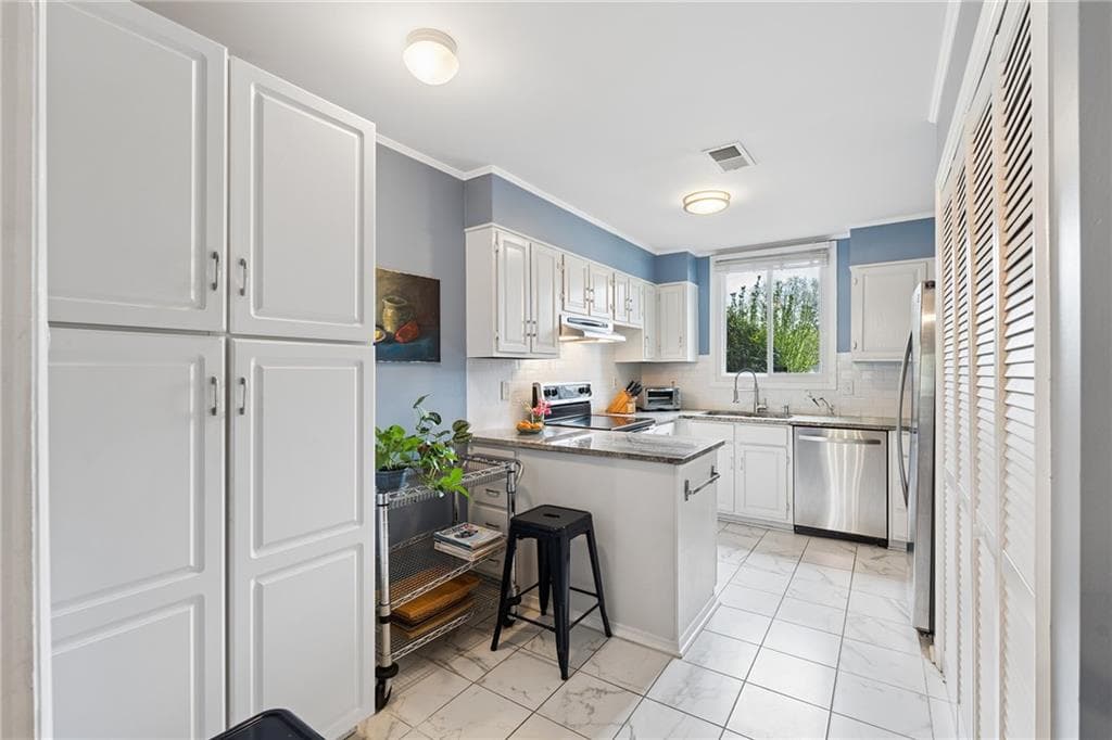 2 bedroom, 2 bathroom, 1,440 sq ft condominium under contract at 4246 D Youville Trace, Atlanta, GA 30341 — photo 10