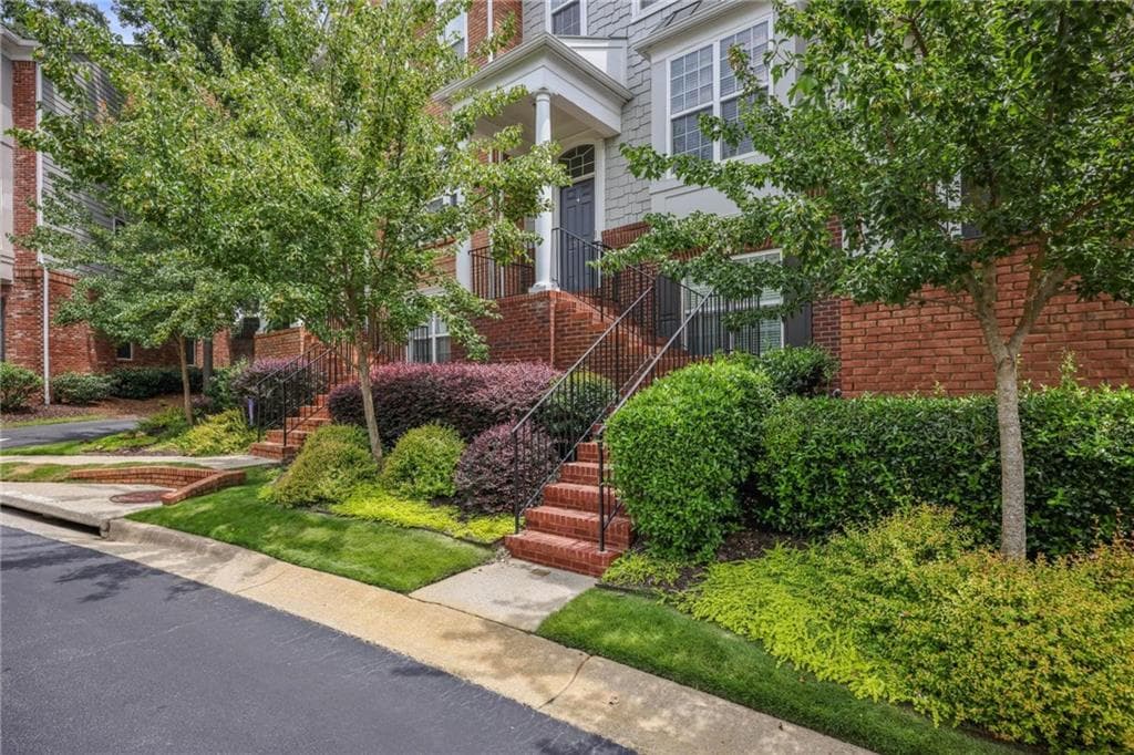 3 bedroom, 4 bathroom, 1,857 sq ft townhouse for sale at 2299 Limehurst Drive 23, Atlanta, GA 30319 — photo 2