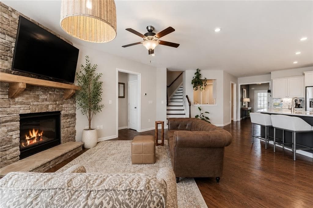 4 bedroom, 3 bathroom, 2,830 sq ft single family residence for sale at 207 Gaston Court, Canton, GA 30115 — photo 4
