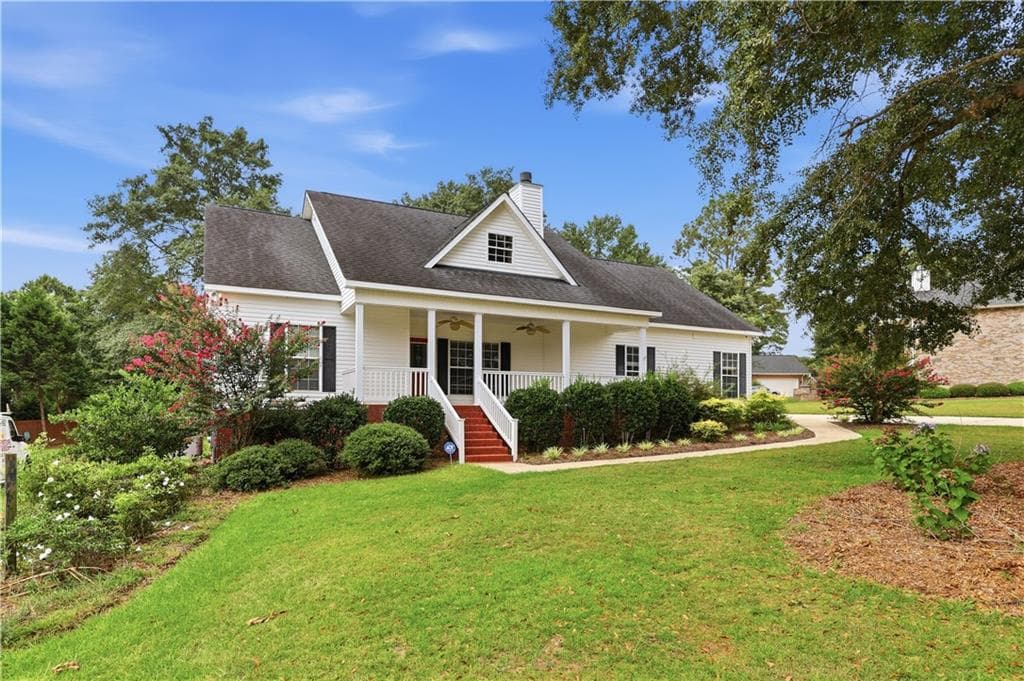 5 bedroom, 3 bathroom, 2,715 sq ft single family residence for sale at 132 Hidden Creek Circle, Lizella, GA 31052 — photo 2