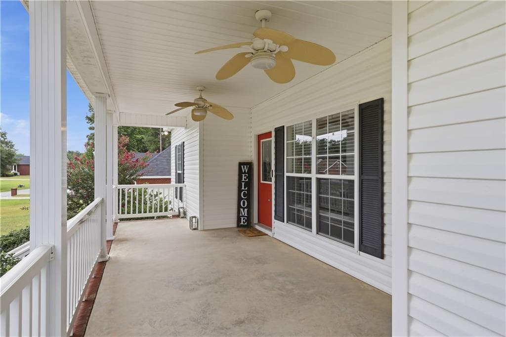 5 bedroom, 3 bathroom, 2,715 sq ft single family residence for sale at 132 Hidden Creek Circle, Lizella, GA 31052 — photo 4