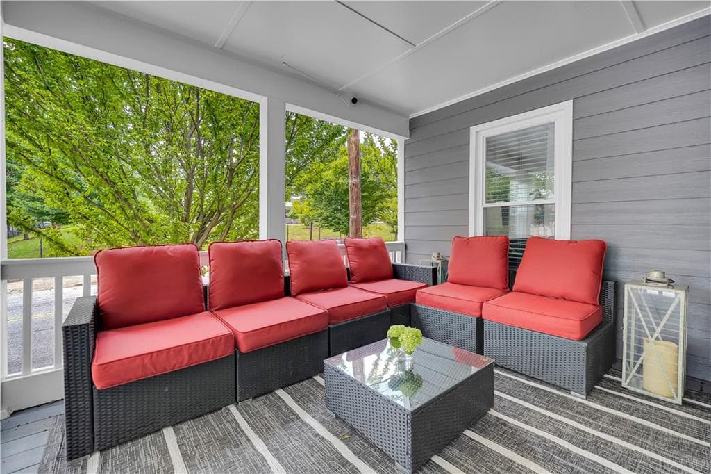 4 bedroom, 2 bathroom, 1,465 sq ft single family residence for sale at 107 Howell Street, Atlanta, GA 30312 — photo 3