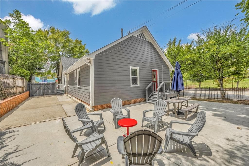 4 bedroom, 2 bathroom, 1,465 sq ft single family residence for sale at 107 Howell Street, Atlanta, GA 30312 — photo 4