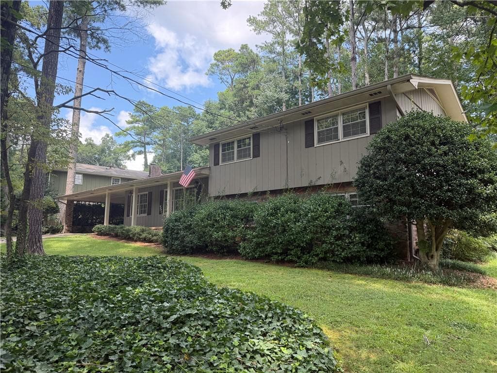 5 bedroom, 3 bathroom, 2,642 sq ft single family residence for sale at 3887 Menlo Drive, Atlanta, GA 30340 — photo 2