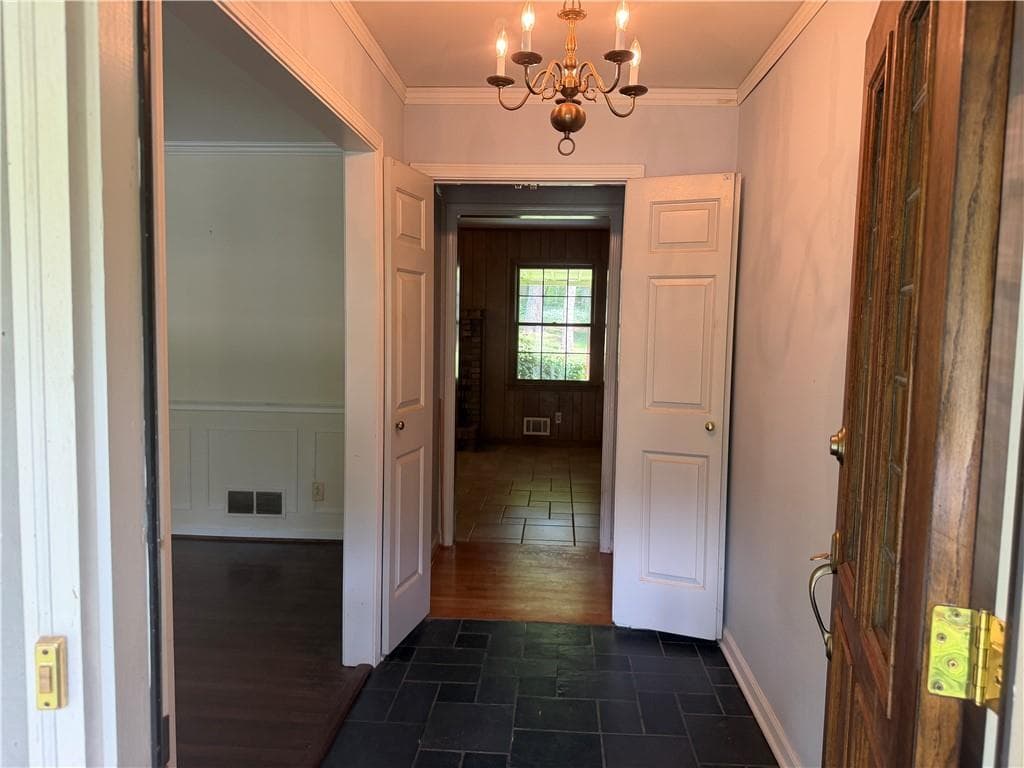 5 bedroom, 3 bathroom, 2,642 sq ft single family residence for sale at 3887 Menlo Drive, Atlanta, GA 30340 — photo 4