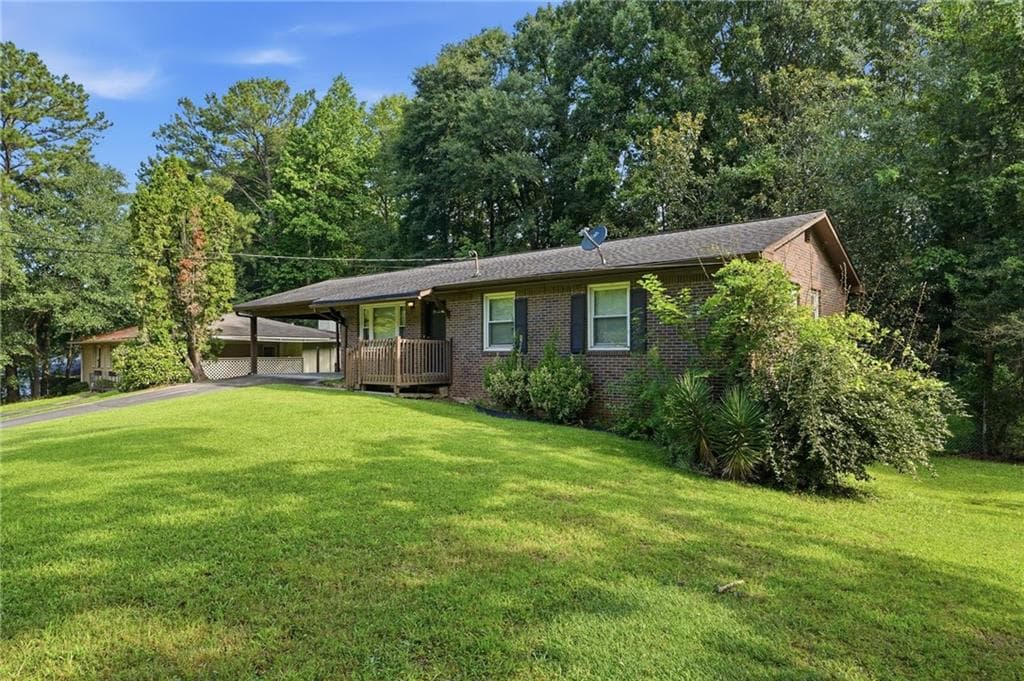 3 bedroom, 2 bathroom, 1,075 sq ft single family residence for sale at 928 Magna Carta Drive, Atlanta, GA 30318 — photo 2