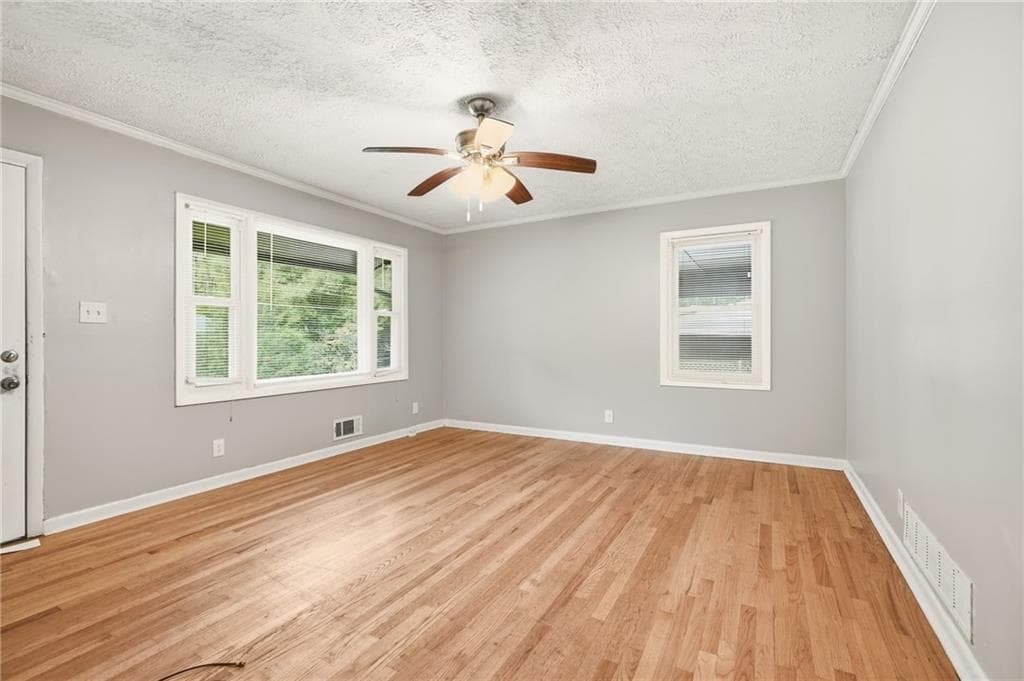 3 bedroom, 2 bathroom, 1,075 sq ft single family residence for sale at 928 Magna Carta Drive, Atlanta, GA 30318 — photo 10