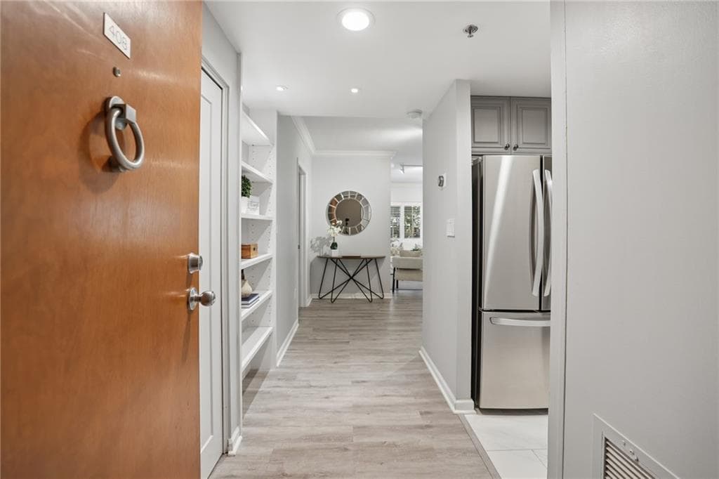 2 bedroom, 2 bathroom, 1,015 sq ft condominium for sale at 1130 Piedmont Avenue 408, Atlanta, GA 30309 — photo 3