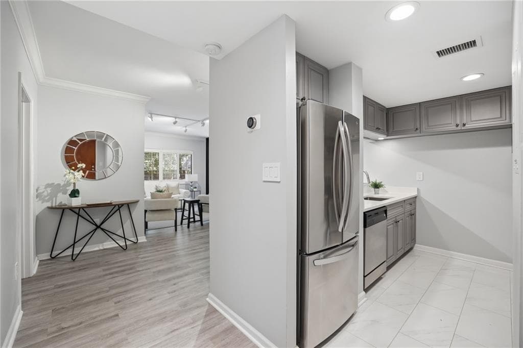 2 bedroom, 2 bathroom, 1,015 sq ft condominium for sale at 1130 Piedmont Avenue 408, Atlanta, GA 30309 — photo 4