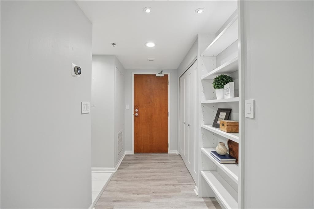 2 bedroom, 2 bathroom, 1,015 sq ft condominium for sale at 1130 Piedmont Avenue 408, Atlanta, GA 30309 — photo 5