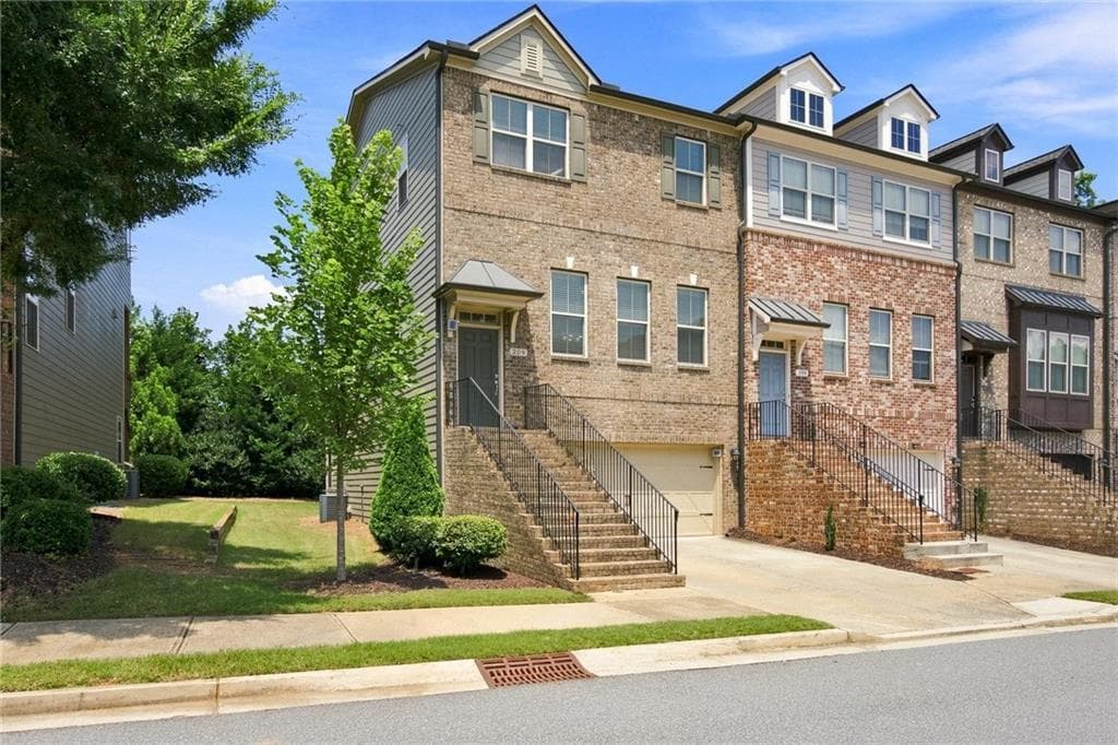 4 bedroom, 4 bathroom, 2,568 sq ft townhouse for sale at 209 Bridlington Street, Sugar Hill, GA 30518 — photo 1 of 45