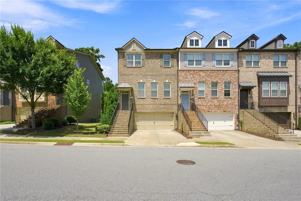 4 bedroom, 4 bathroom, 2,568 sq ft townhouse for sale at 209 Bridlington Street, Sugar Hill, GA 30518 — photo 3