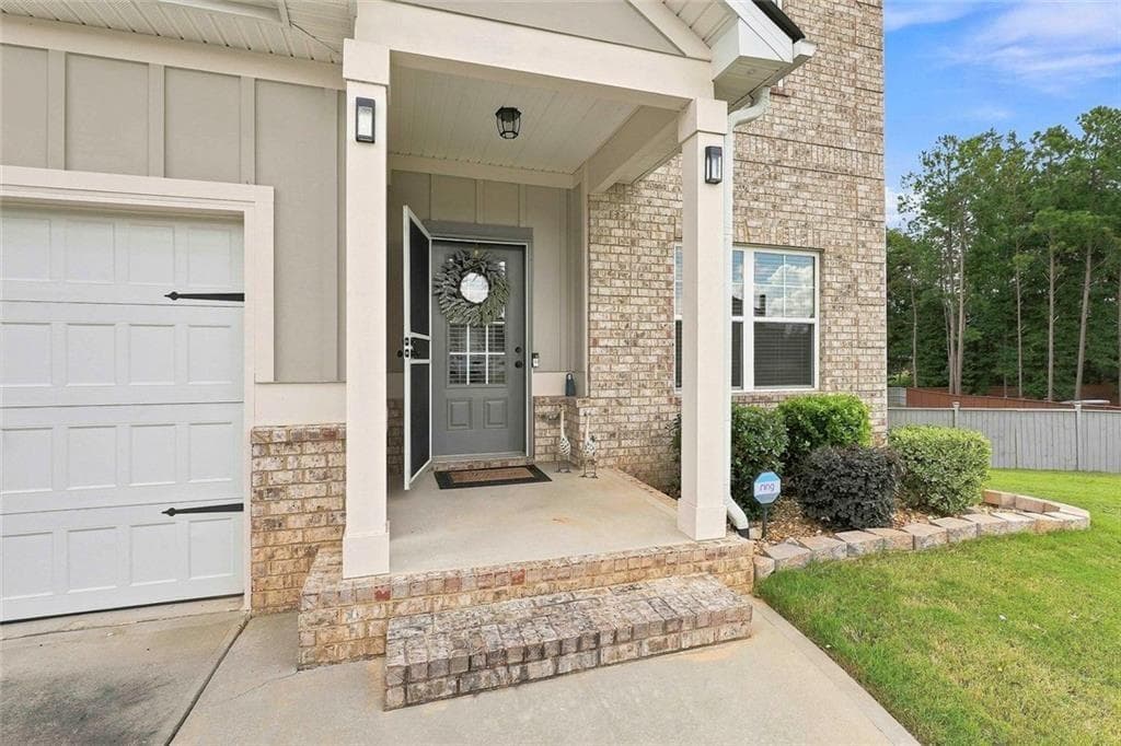 5 bedroom, 5 bathroom, 5,183 sq ft single family residence for sale at 155 Estancia Lane, Fayetteville, GA 30215 — photo 4
