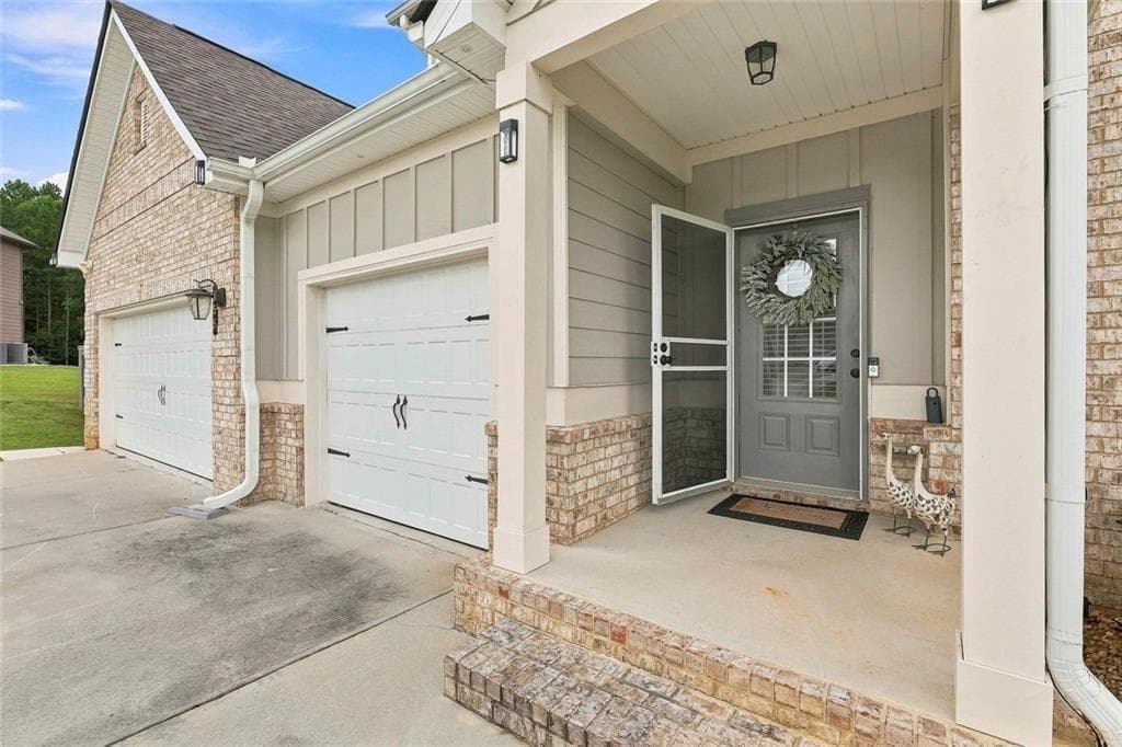 5 bedroom, 5 bathroom, 5,183 sq ft single family residence for sale at 155 Estancia Lane, Fayetteville, GA 30215 — photo 5