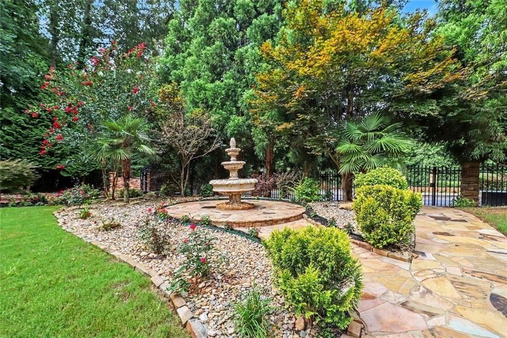6 bedroom, 6 bathroom, 4,688 sq ft single family residence for sale at 1740 Childress Drive, Atlanta, GA 30311 — photo 6