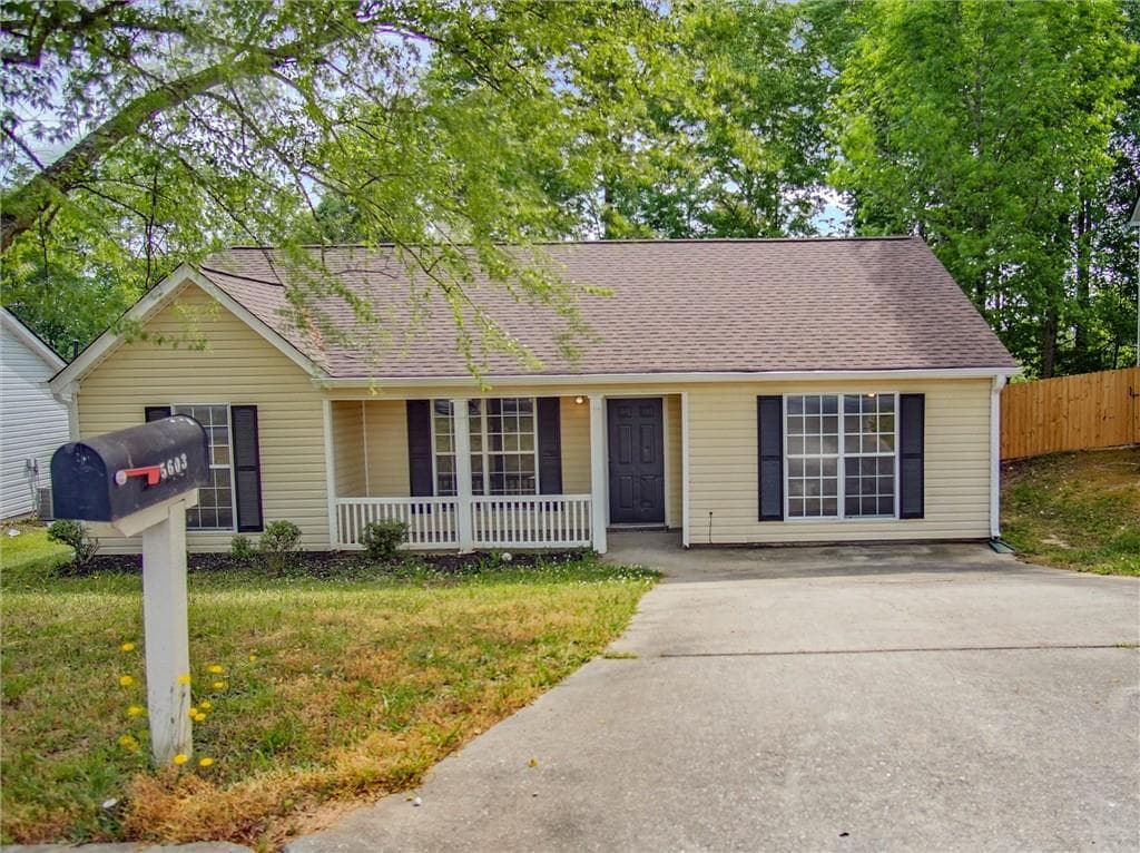 3 bedroom, 3 bathroom, 1,340 sq ft single family residence for sale at 5603 Eagles Feather Lane, Riverdale, GA 30274 — photo 2