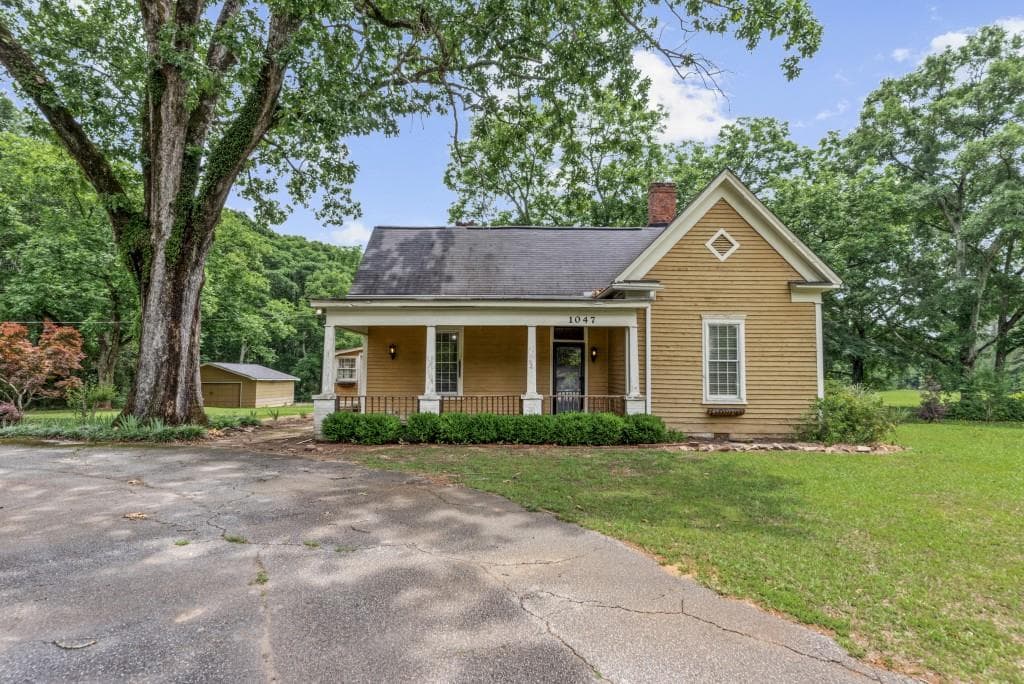 3 bedroom, 2 bathroom, 2,001 sq ft single family residence for sale at 1047 Dixie Road, Covington, GA 30014
