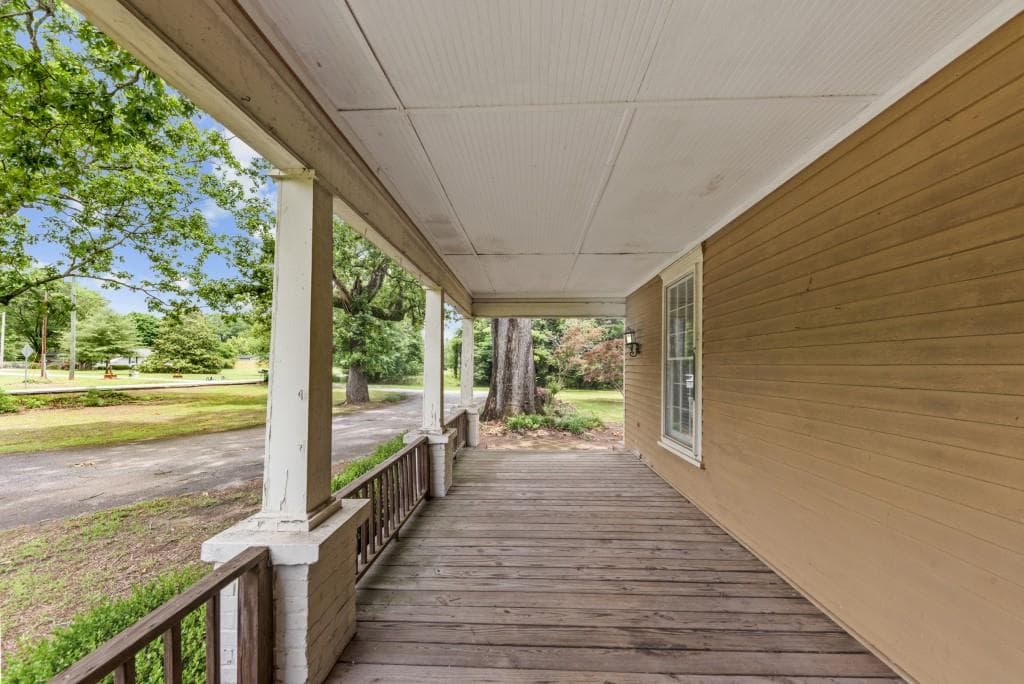 3 bedroom, 2 bathroom, 2,001 sq ft single family residence for sale at 1047 Dixie Road, Covington, GA 30014 — photo 5