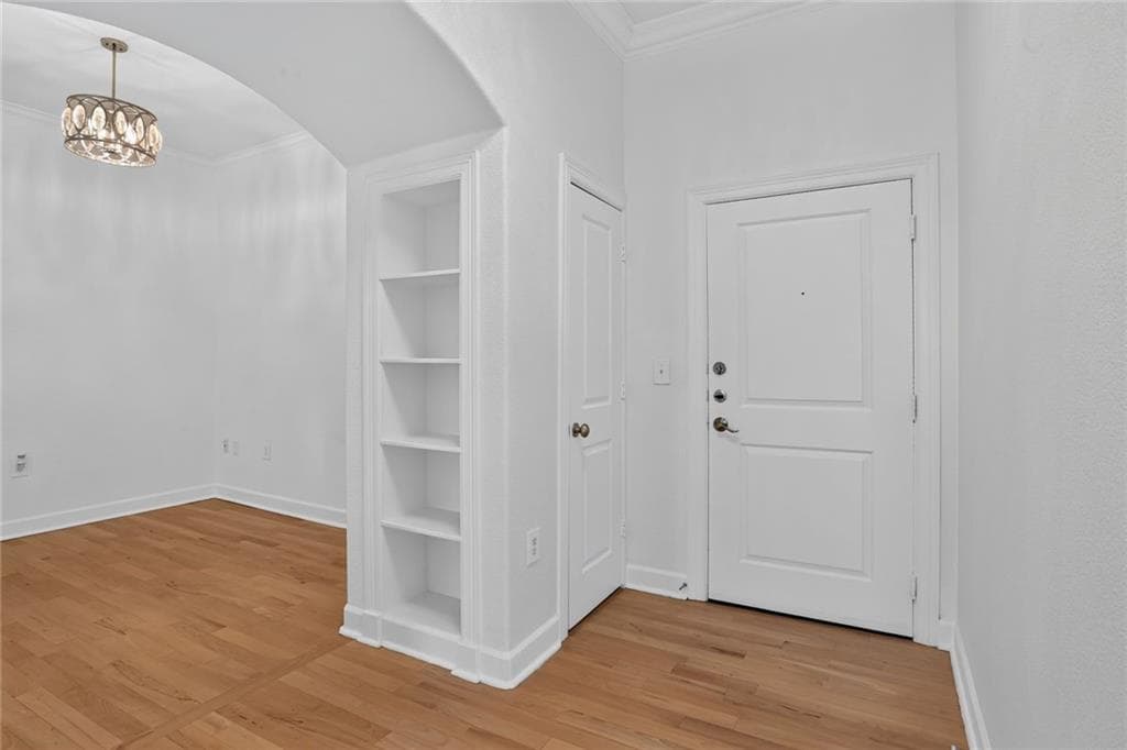 1 bedroom, 1 bathroom, 1,363 sq ft condominium for sale at 3445 Stratford Road 2403, Atlanta, GA 30326 — photo 4