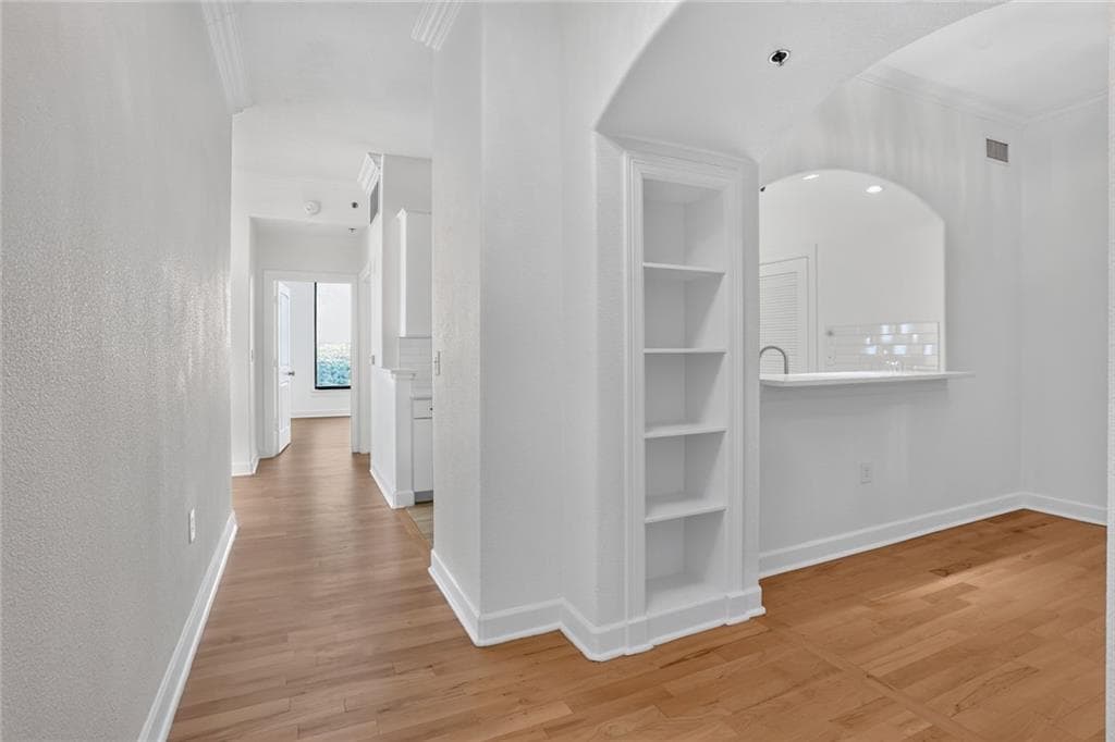 1 bedroom, 1 bathroom, 1,363 sq ft condominium for sale at 3445 Stratford Road 2403, Atlanta, GA 30326 — photo 5