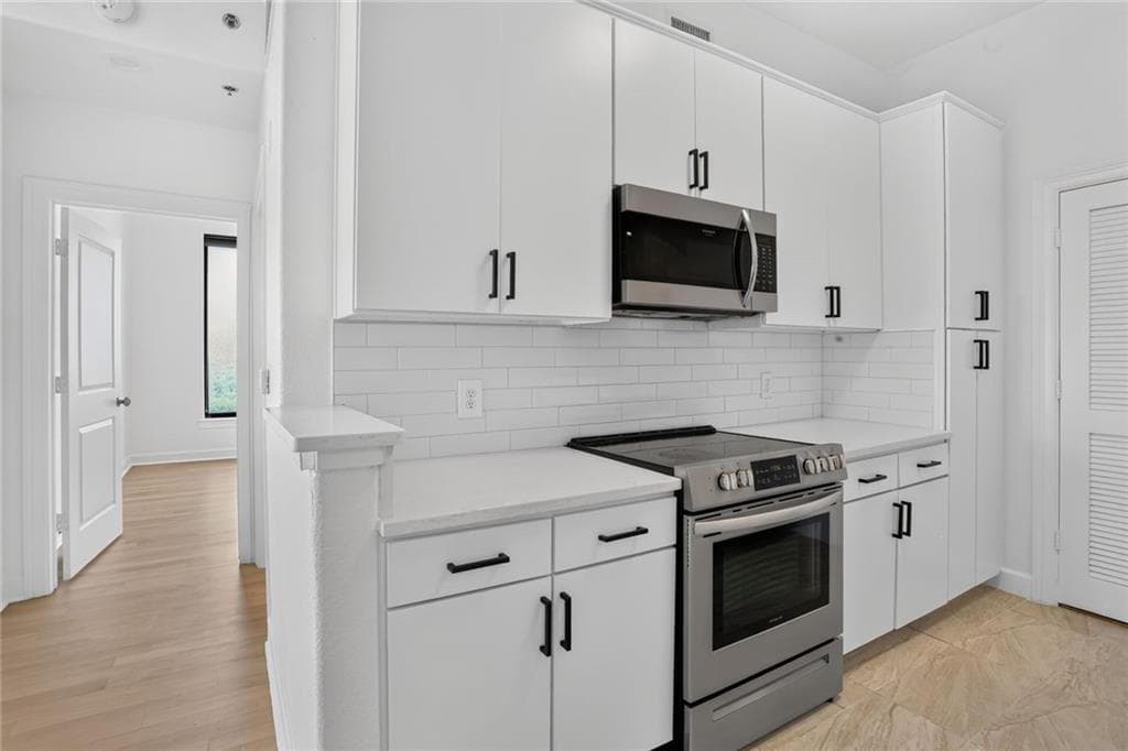 1 bedroom, 1 bathroom, 1,363 sq ft condominium for sale at 3445 Stratford Road 2403, Atlanta, GA 30326 — photo 9