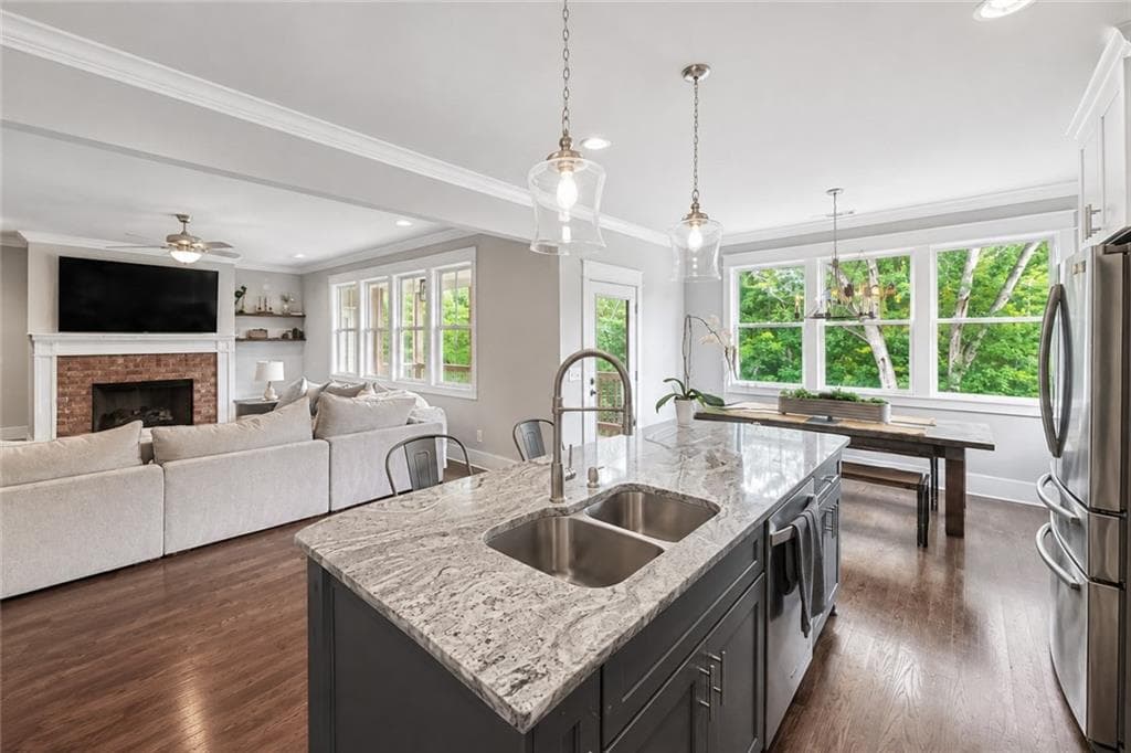 4 bedroom, 4 bathroom, 3,340 sq ft single family residence for sale at 5171 Glen Forrest, Flowery Branch, GA 30542 — photo 2