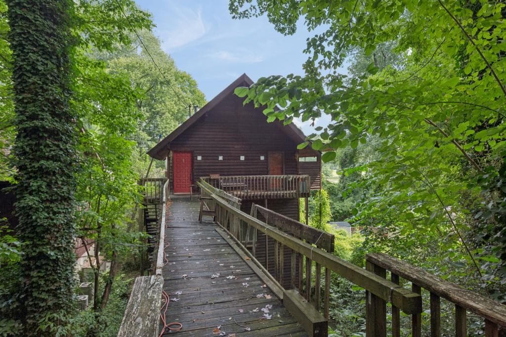 2 bedroom, 3 bathroom, 2,056 sq ft single family residence for sale at 469 Overbrook Drive, Atlanta, GA 30318 — photo 3
