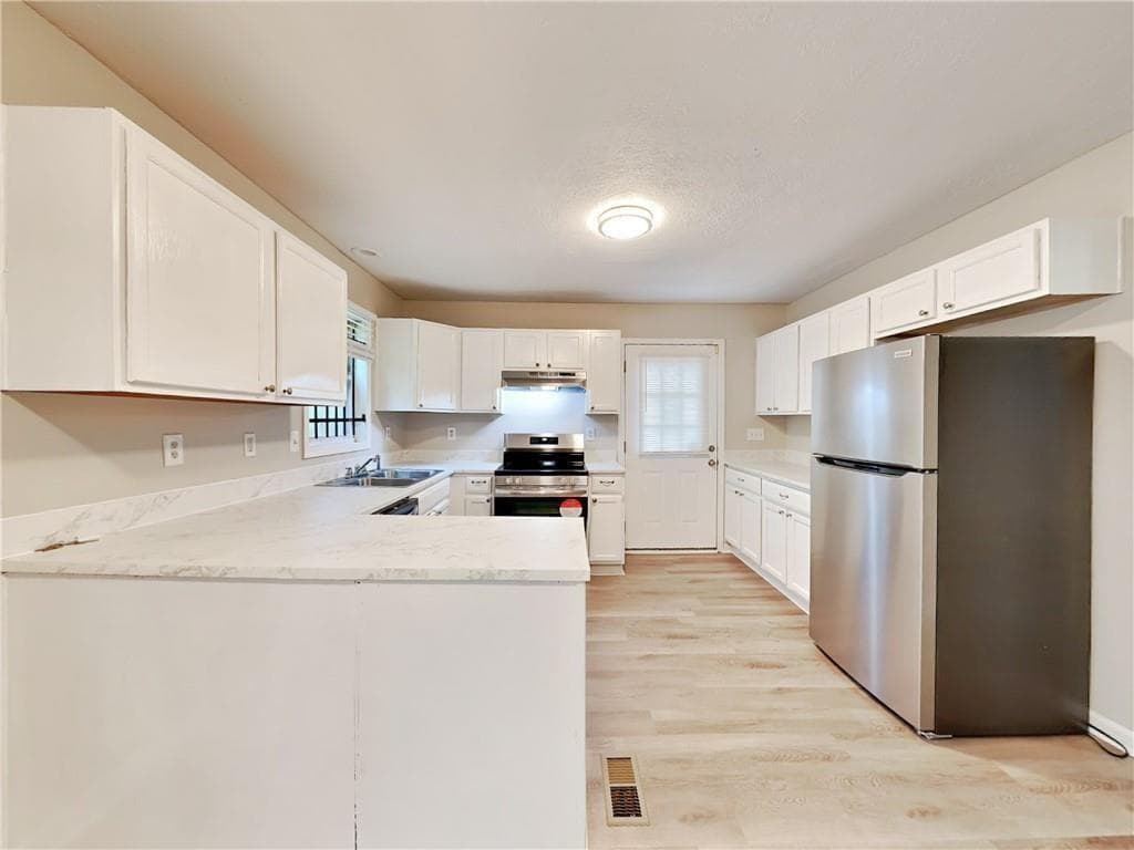 3 bedroom, 3 bathroom, 1,552 sq ft single family residence for rent at 729 Cooper Street, Atlanta, GA 30315 for $1,525 a month — photo 5