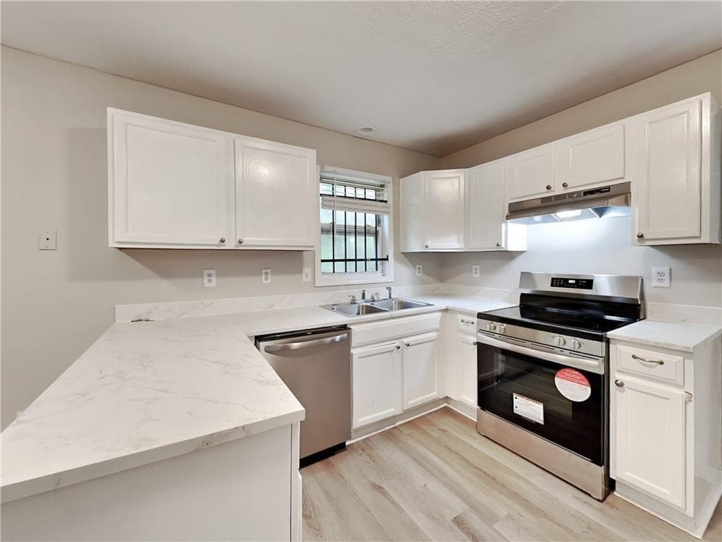 3 bedroom, 3 bathroom, 1,552 sq ft single family residence for rent at 729 Cooper Street, Atlanta, GA 30315 for $1,525 a month — photo 6
