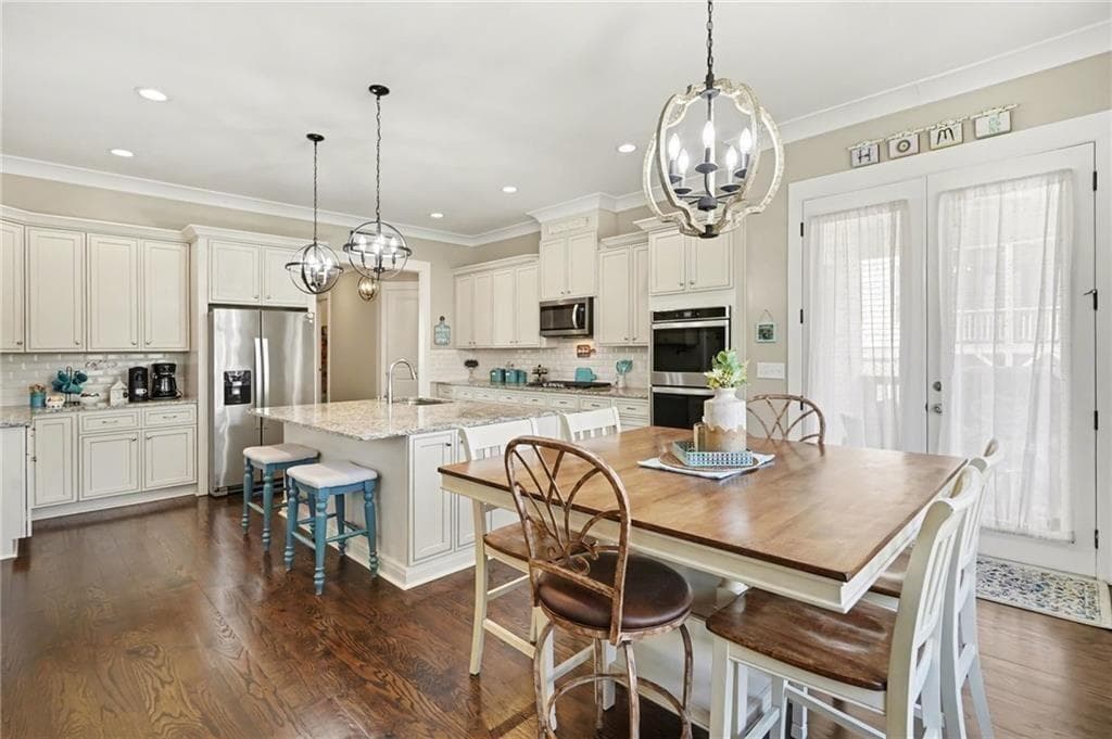 6 bedroom, 7 bathroom, 6,134 sq ft single family residence under contract at 1771 Rockwater Road, Marietta, GA 30066 — photo 4