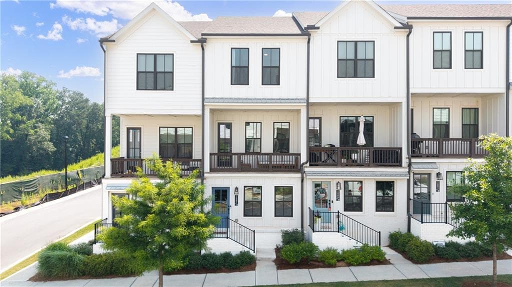3 bedroom, 3 bathroom, 1,171 sq ft townhouse for rent at 1247 Zucchini Circle, Atlanta, GA 30315 for $2,500 a month — photo 1 of 25