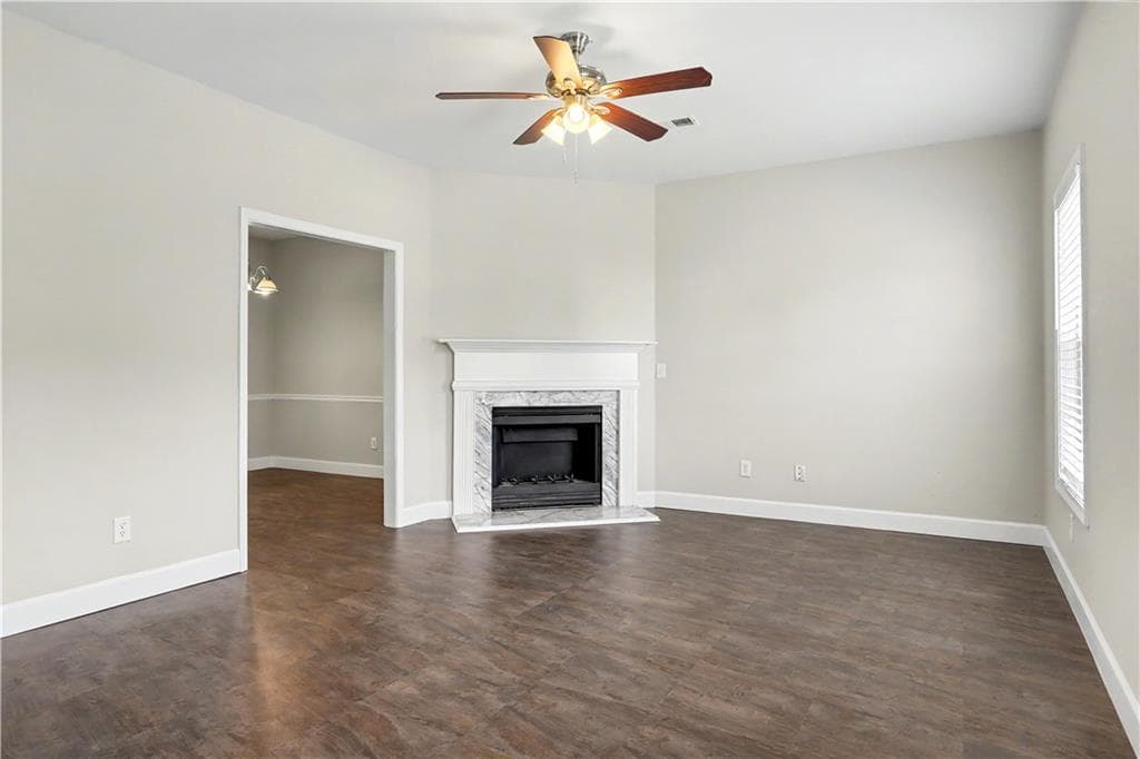 3 bedroom, 3 bathroom, 2,066 sq ft single family residence under contract at 1593 Willow Wood Trace, Atlanta, GA 30349 — photo 4