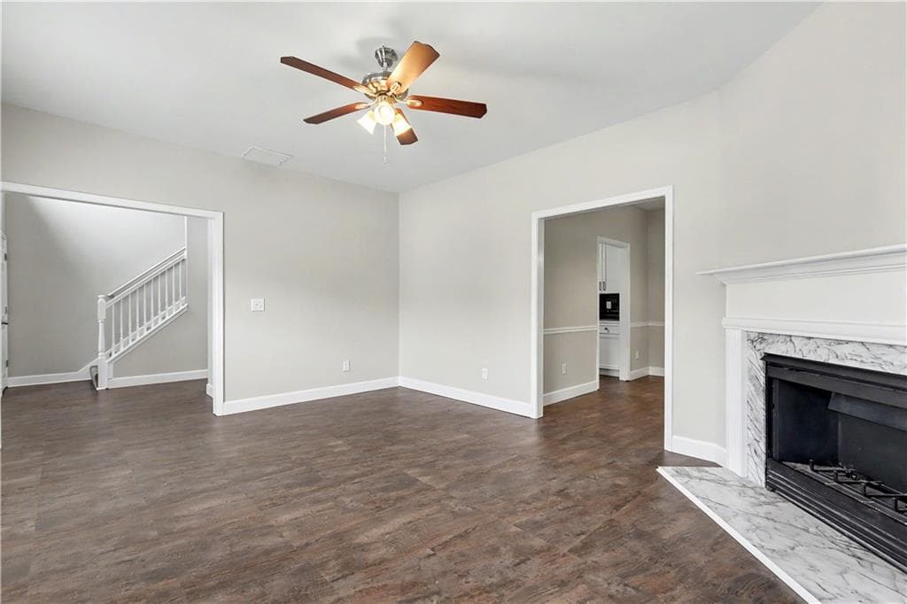 3 bedroom, 3 bathroom, 2,066 sq ft single family residence under contract at 1593 Willow Wood Trace, Atlanta, GA 30349 — photo 6