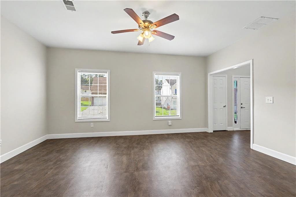 3 bedroom, 3 bathroom, 2,066 sq ft single family residence under contract at 1593 Willow Wood Trace, Atlanta, GA 30349 — photo 7