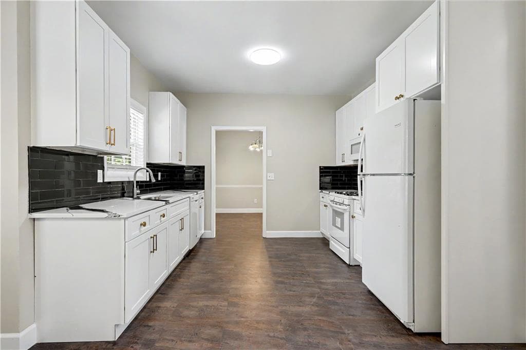 3 bedroom, 3 bathroom, 2,066 sq ft single family residence under contract at 1593 Willow Wood Trace, Atlanta, GA 30349 — photo 8