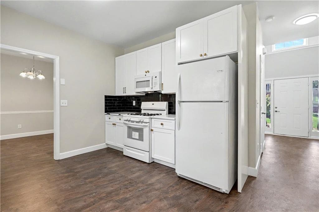3 bedroom, 3 bathroom, 2,066 sq ft single family residence under contract at 1593 Willow Wood Trace, Atlanta, GA 30349 — photo 9