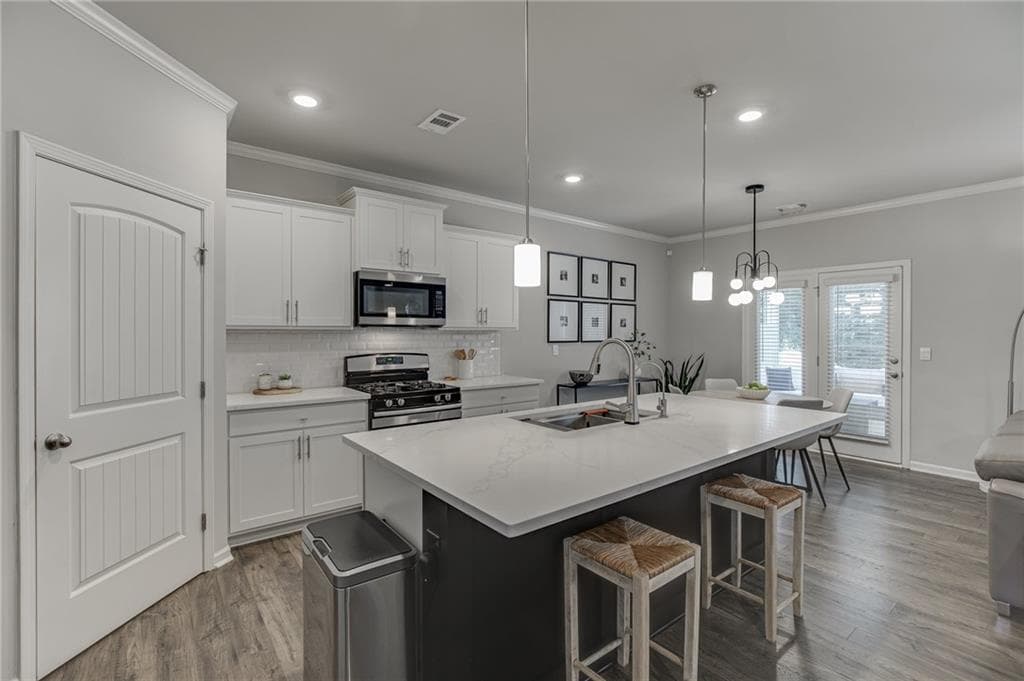 5 bedroom, 3 bathroom, 2,496 sq ft single family residence under contract at 5915 Screech Owl Drive, Flowery Branch, GA 30542 — photo 5