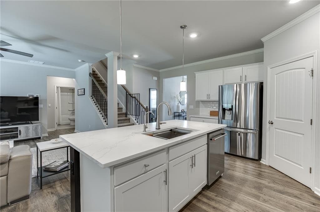 5 bedroom, 3 bathroom, 2,496 sq ft single family residence under contract at 5915 Screech Owl Drive, Flowery Branch, GA 30542 — photo 7