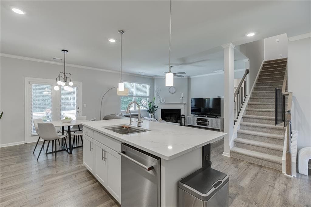 5 bedroom, 3 bathroom, 2,496 sq ft single family residence under contract at 5915 Screech Owl Drive, Flowery Branch, GA 30542 — photo 8