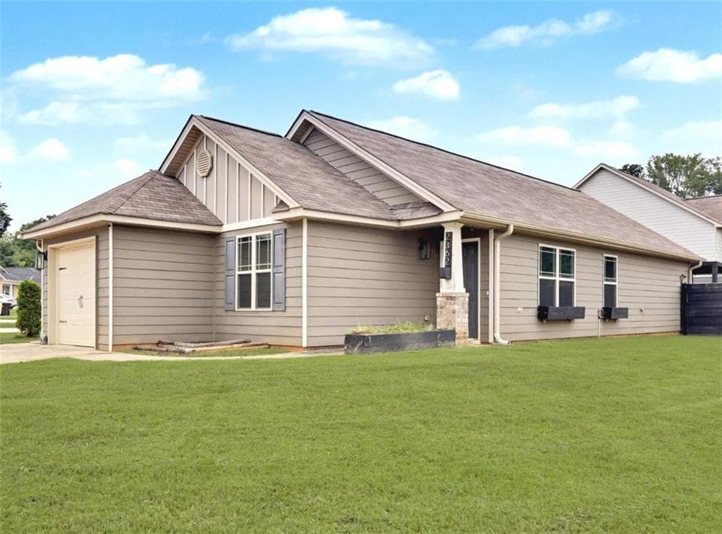 3 bedroom, 2 bathroom, 1,132 sq ft single family residence for sale at 2362 Glebe Court, Hampton, GA 30228 — photo 2