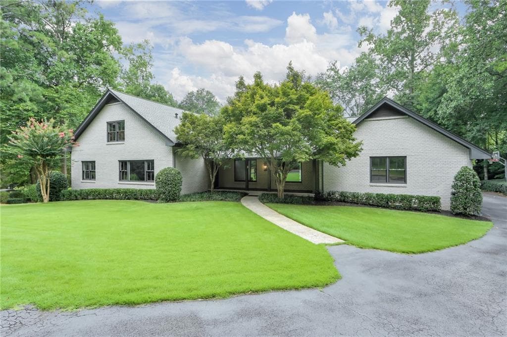 4 bedroom, 5 bathroom, 6,489 sq ft single family residence under contract at 350 Shadowlawn Road, Marietta, GA 30067 — photo 2