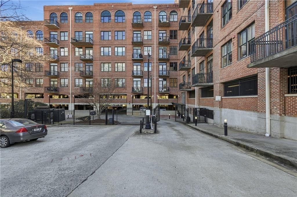 1 bedroom, 2 bathroom, 1,232 sq ft condominium for sale at 3235 Roswell Road 705, Atlanta, GA 30305 — photo 2