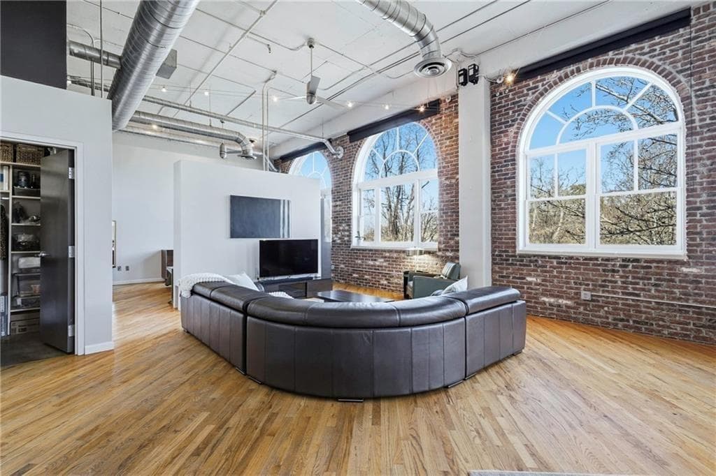 1 bedroom, 2 bathroom, 1,232 sq ft condominium for sale at 3235 Roswell Road 705, Atlanta, GA 30305 — photo 3