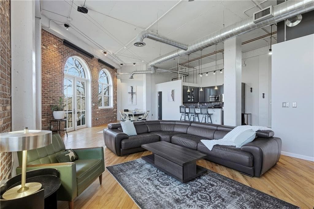 1 bedroom, 2 bathroom, 1,232 sq ft condominium for sale at 3235 Roswell Road 705, Atlanta, GA 30305 — photo 6